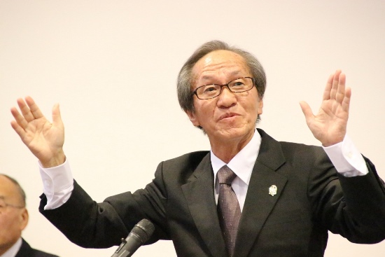 6097-Ｈ２６出前議会　スピーカー理事長.jpg